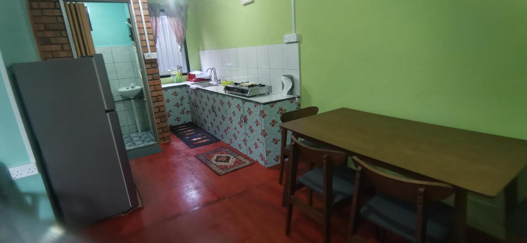 Strawberry Rest House Mesilou Kampong Kundassan Quarto foto