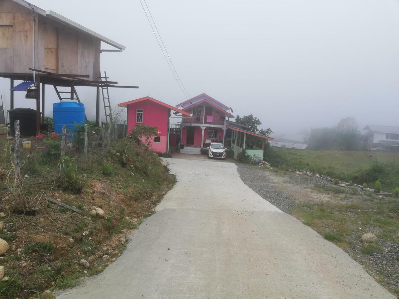 Strawberry Rest House Mesilou Kampong Kundassan Exterior foto