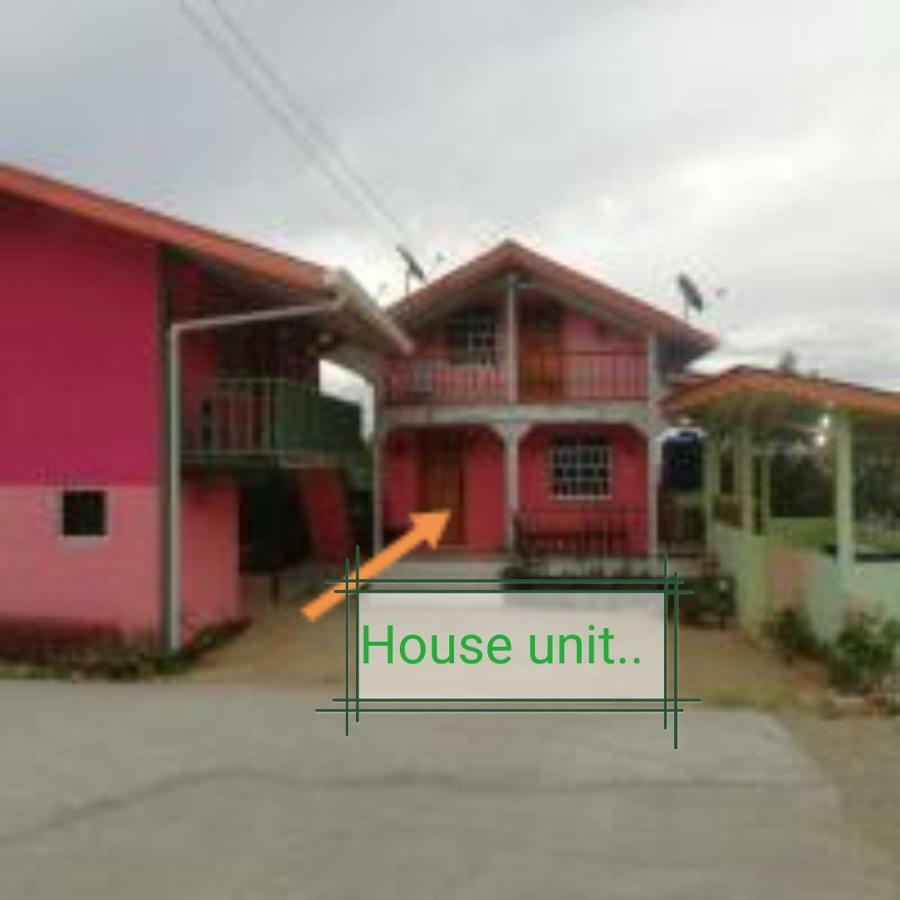 Strawberry Rest House Mesilou Kampong Kundassan Exterior foto